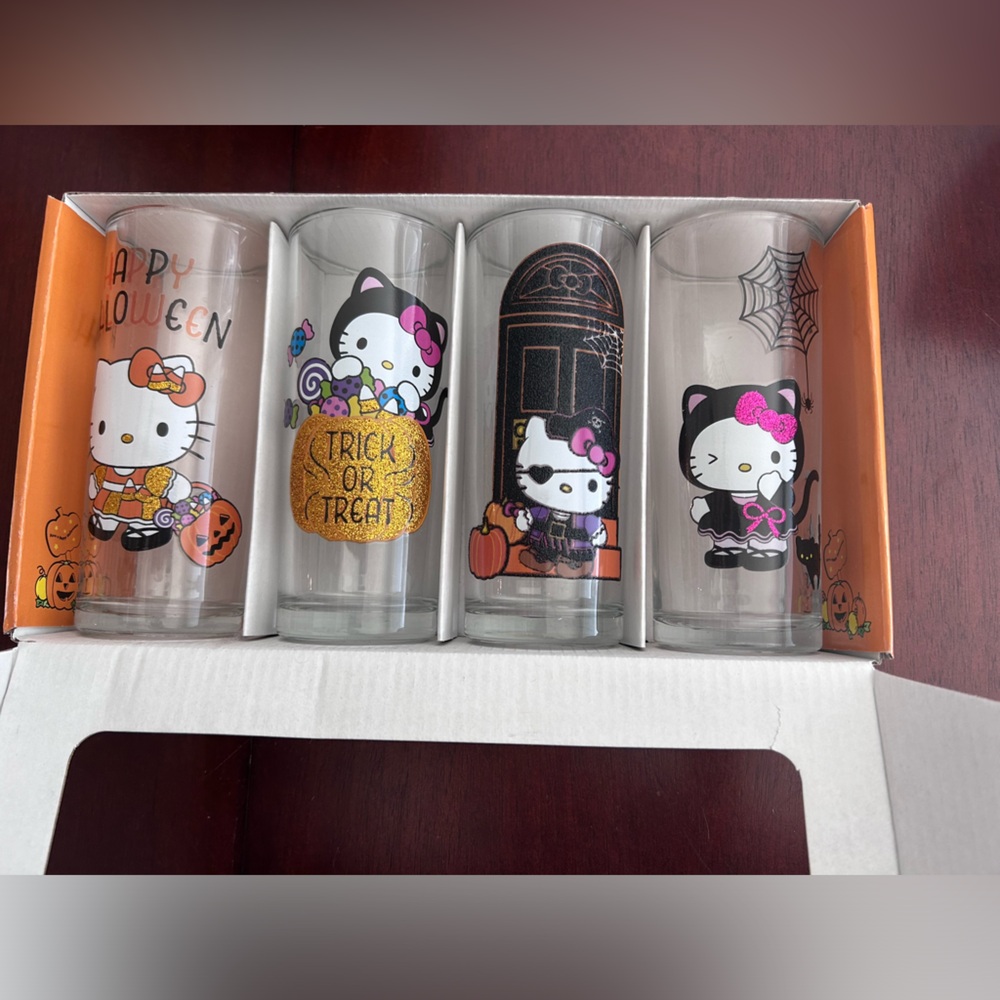 Hello kitty Halloween Glitter Glass cup set